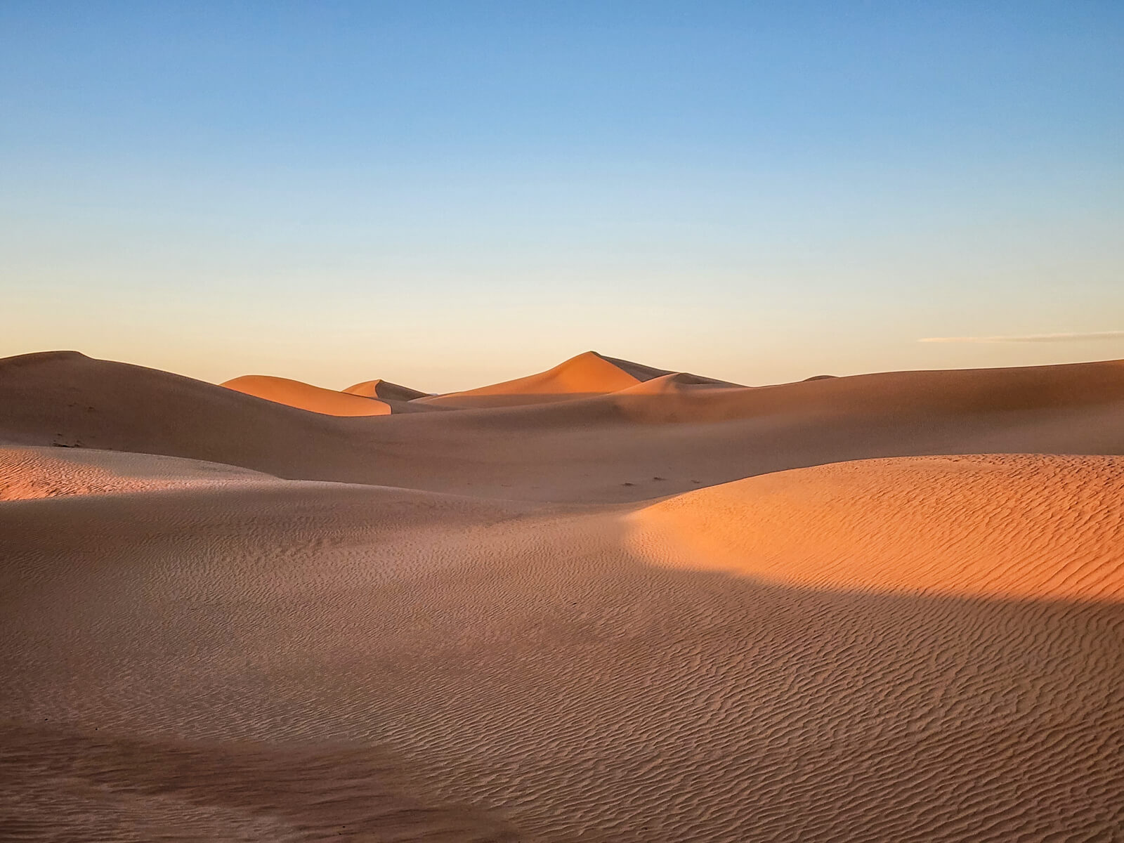 Featured image for “Sunrise over Erg Lihoudi”